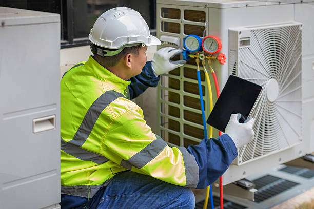 Professional Hvac technician working in Pleasantville, OH